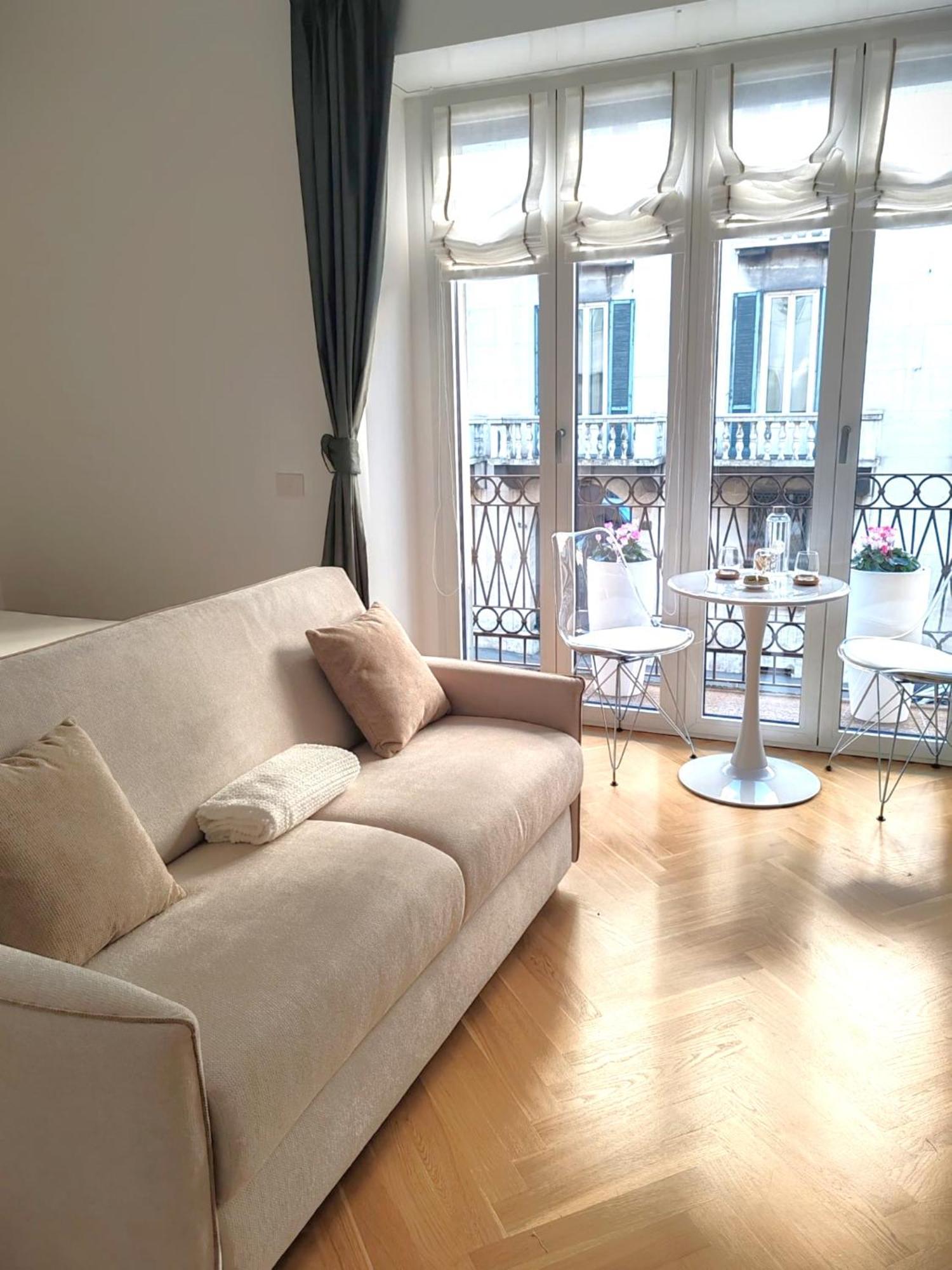 B And G San Babila- Luxury In The Heart Of Milano - Design District Hotell Eksteriør bilde