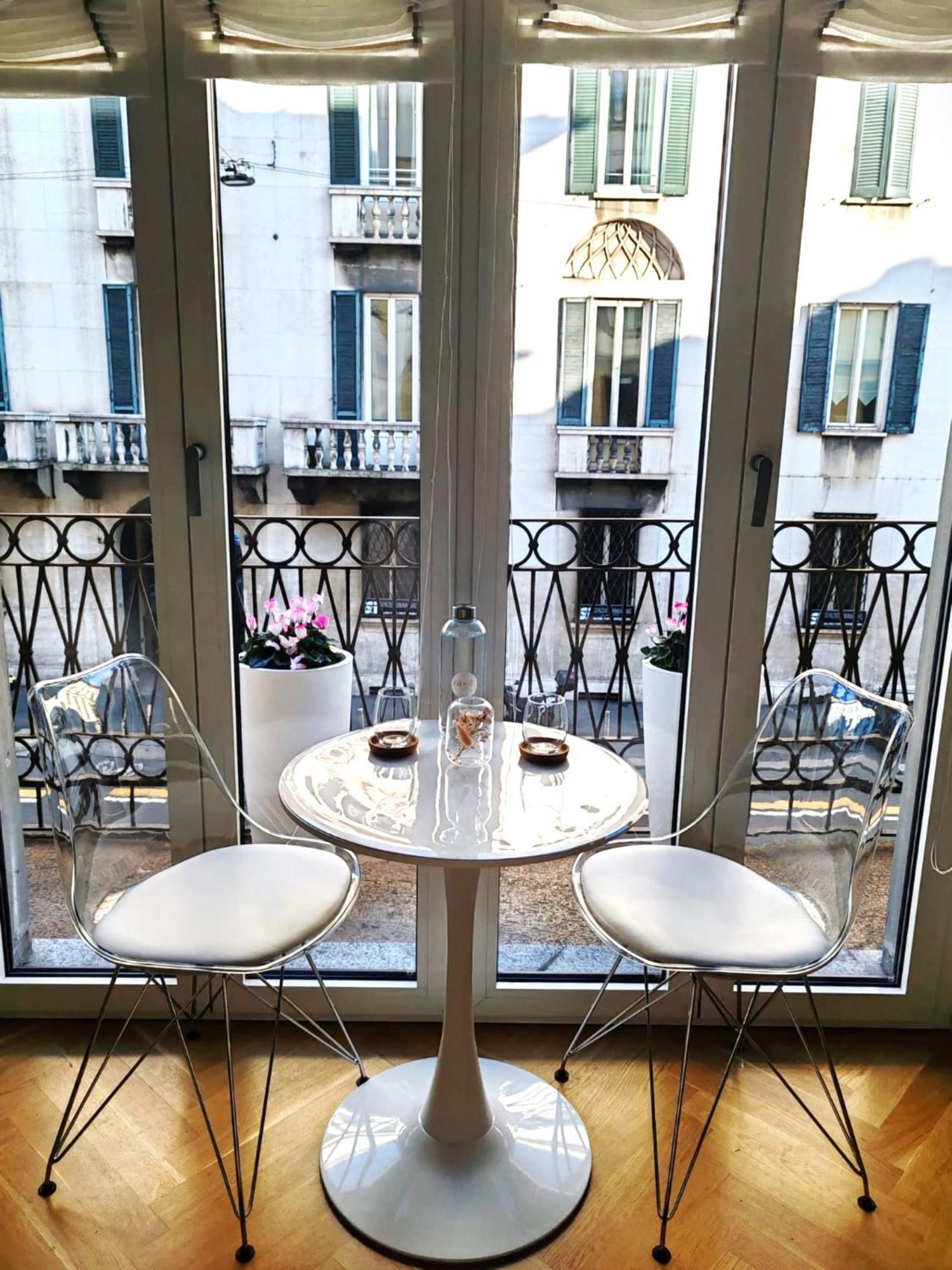B And G San Babila- Luxury In The Heart Of Milano - Design District Hotell Eksteriør bilde